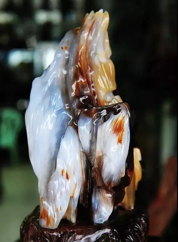 像木纹的玉，自然之美与人工之妙的融合