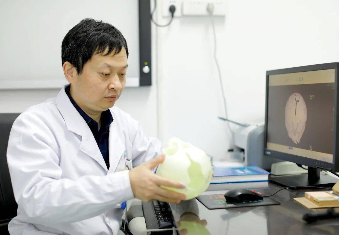 省儿童医院神经外科专家，守护儿童脑健康的守护者