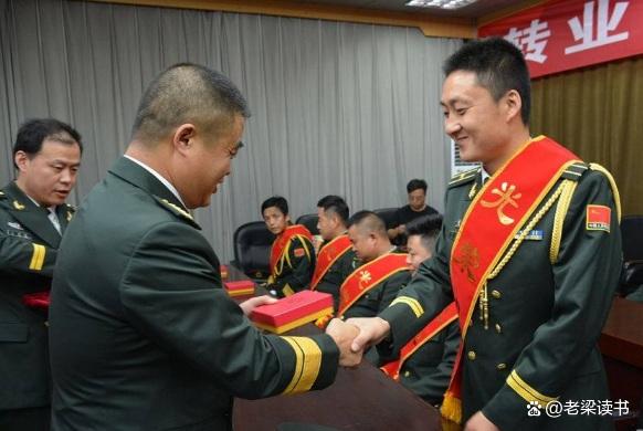 中国营长待遇，荣誉与责任的体现