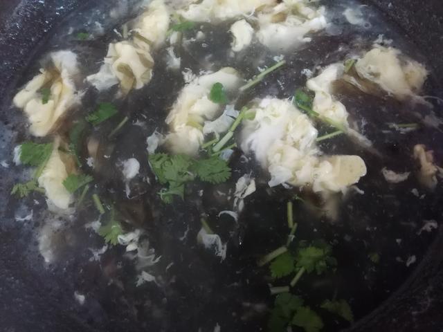 一锅温暖人心的紫菜蛋花汤