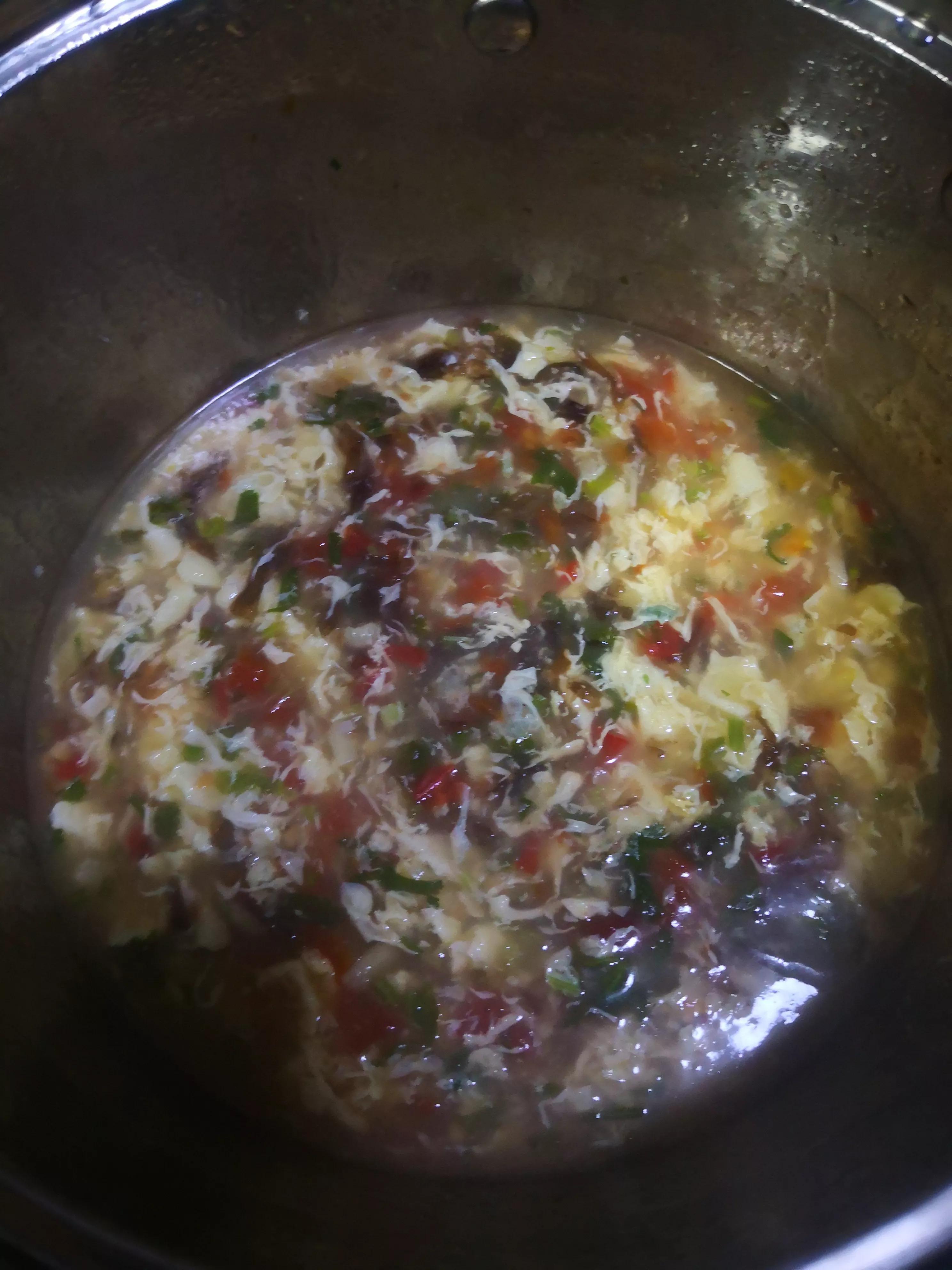 番茄虾皮紫菜蛋花汤，一道美味与健康并存的汤品