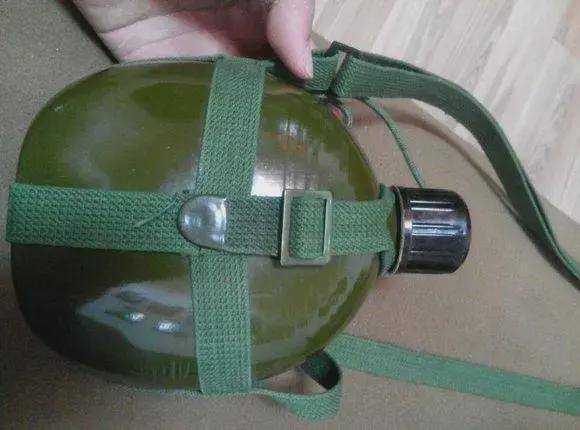 揭秘65式伞兵军用水壶，二战中的关键装备