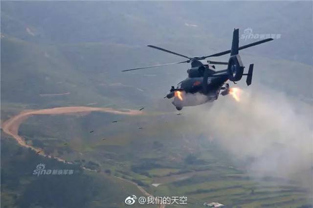 跳伞伞兵救活，英勇无畏的空中救援行动