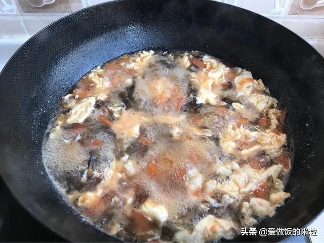 西红柿紫菜蛋花粉丝汤，一道美味与健康并存的佳肴