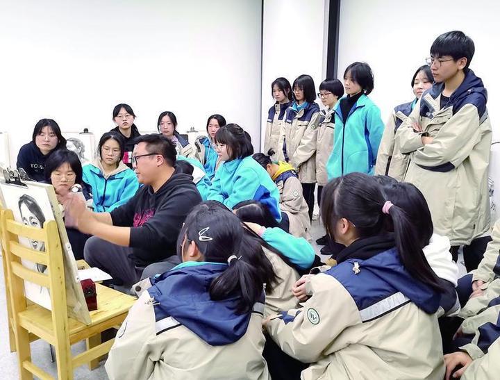 幼儿园美术案例研讨，探索儿童艺术潜能的旅程