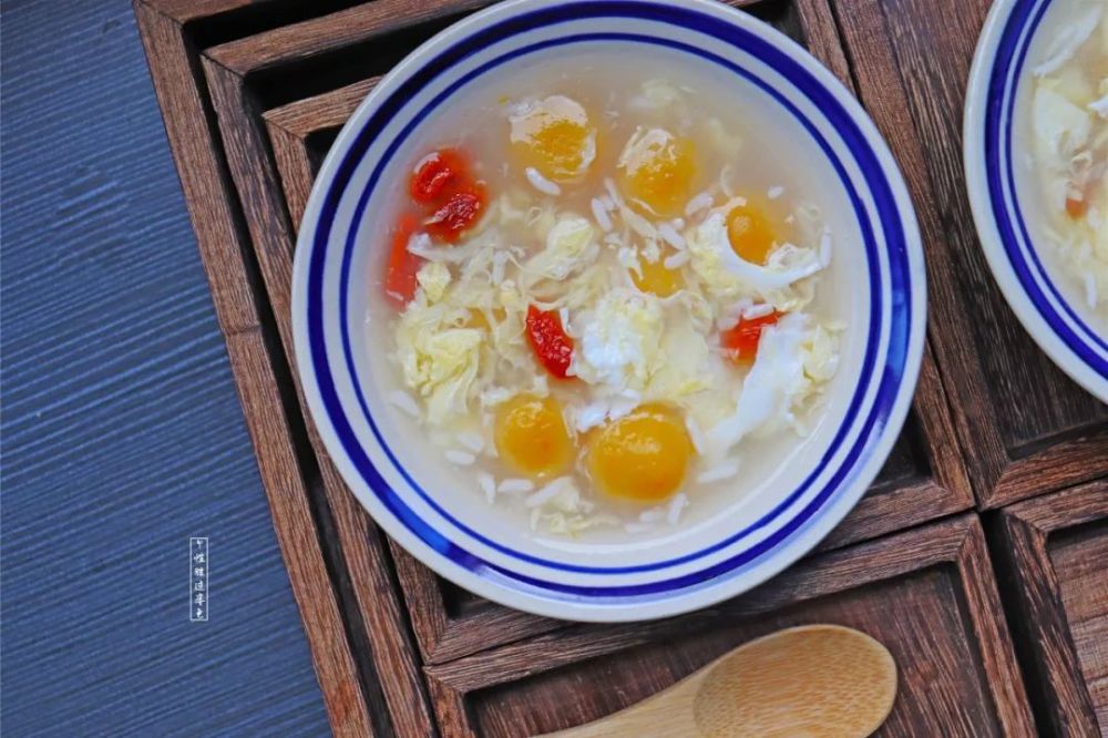 月子醪糟蛋花汤，传统美食与健康滋养