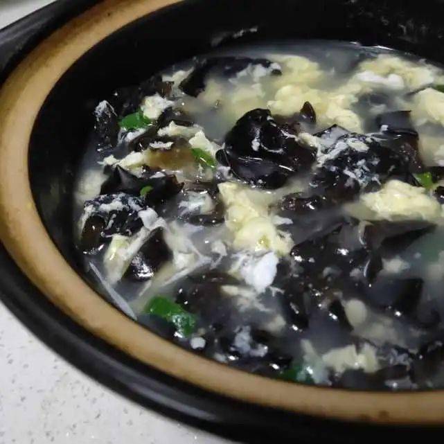 鸡肉木耳蛋花汤，一道美味与健康并存的佳肴